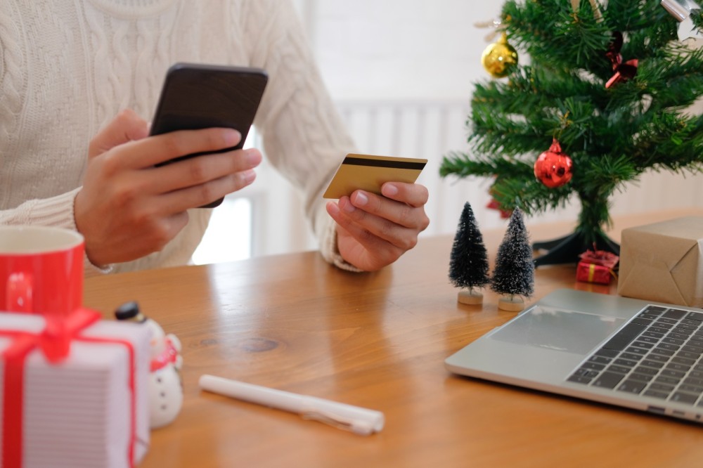 Новогодний чек-лист: как подготовить бюджет к праздникам и не попасть на уловки мошенников